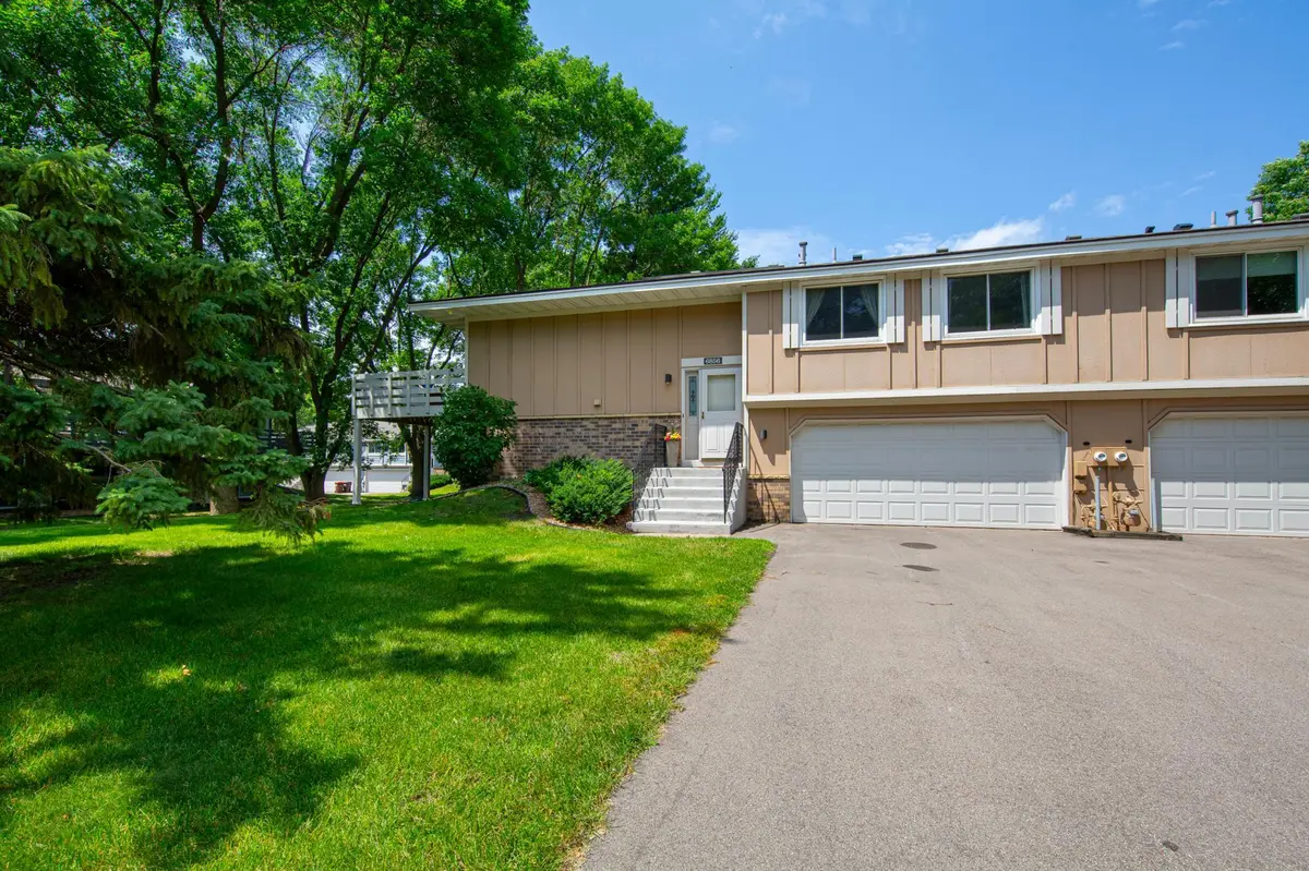 6856 Macbeth CIR, Woodbury, MN 55125