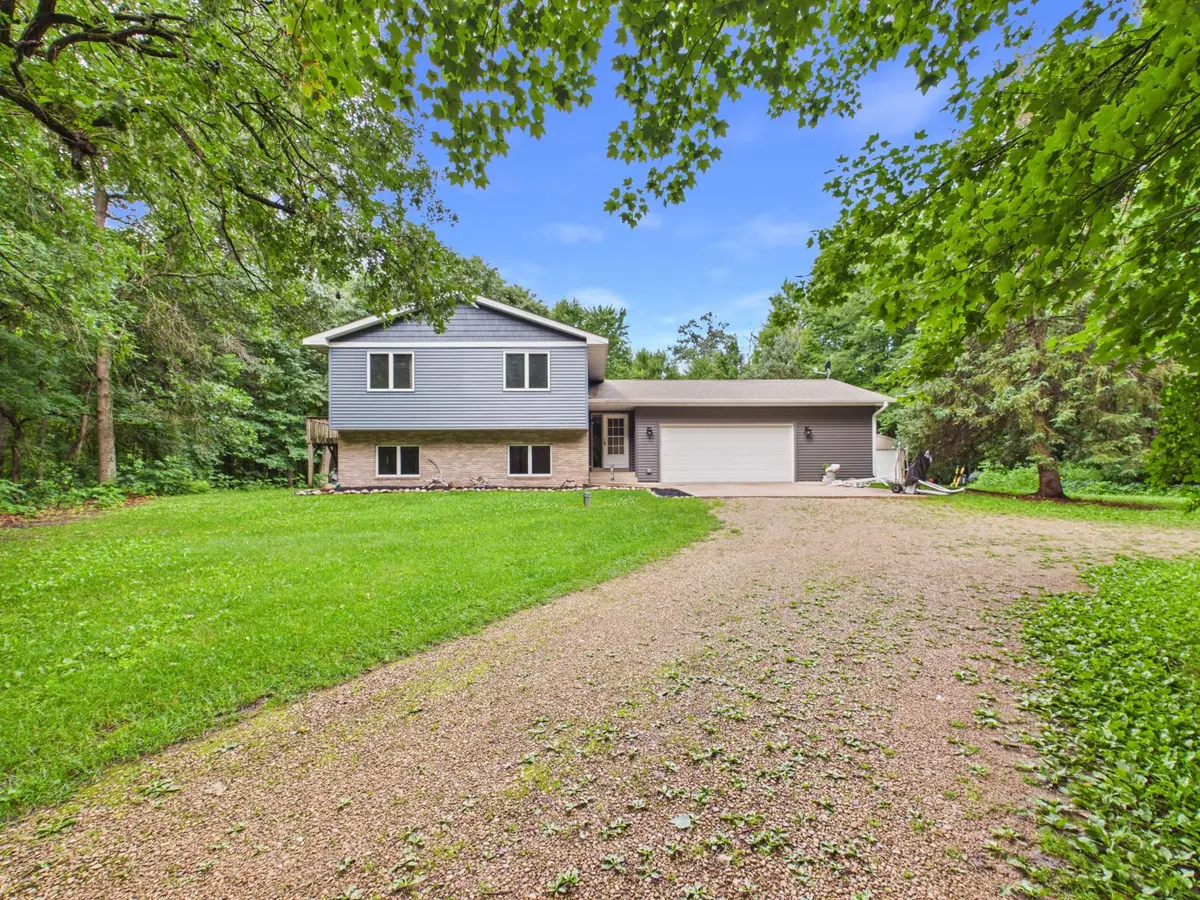 4926 Shady LN, North Branch, MN 55056