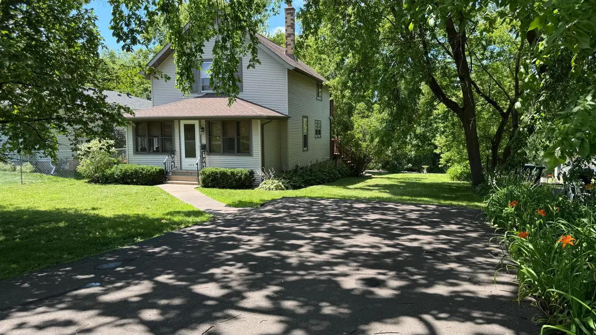 1805 Fulham ST, Lauderdale, MN 55113