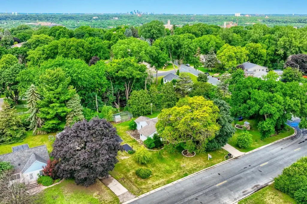 987 Chippewa AVE, Mendota Heights, MN 55118