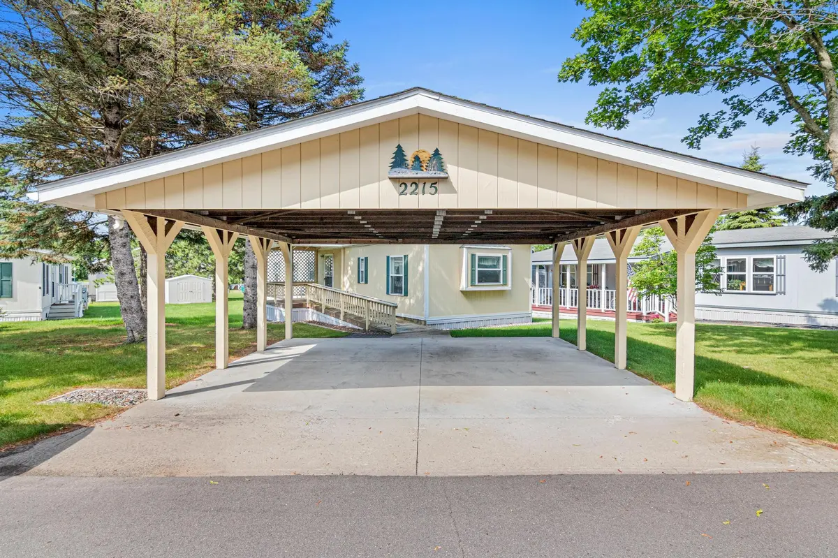 2215 Sugar Pine DR, Cambridge, MN 55008