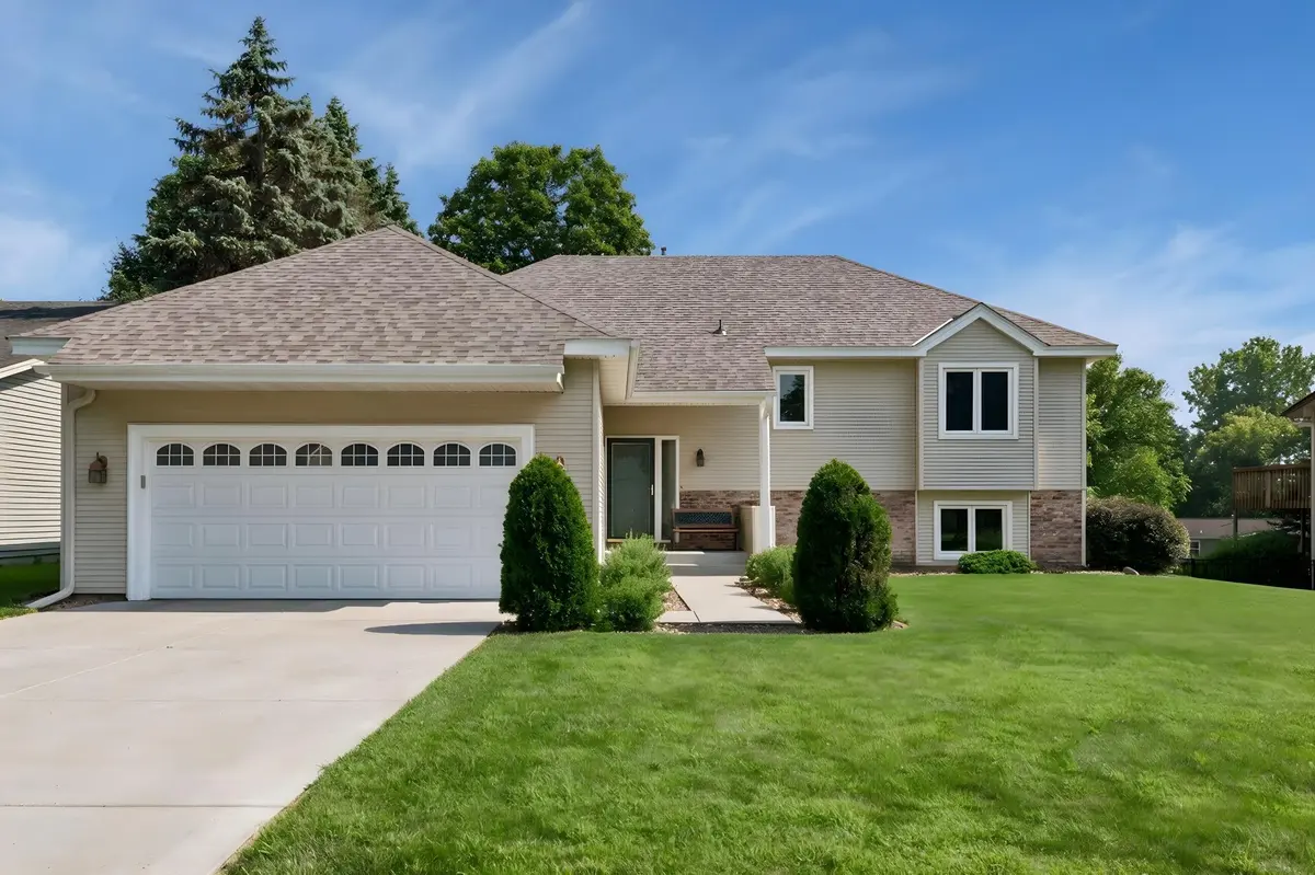 15481 Michele LN, Eden Prairie, MN 55346