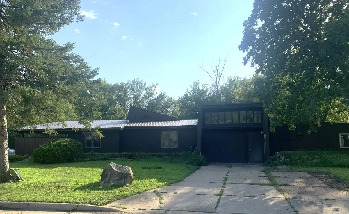 305 6th ST NW, Adams, MN 55909