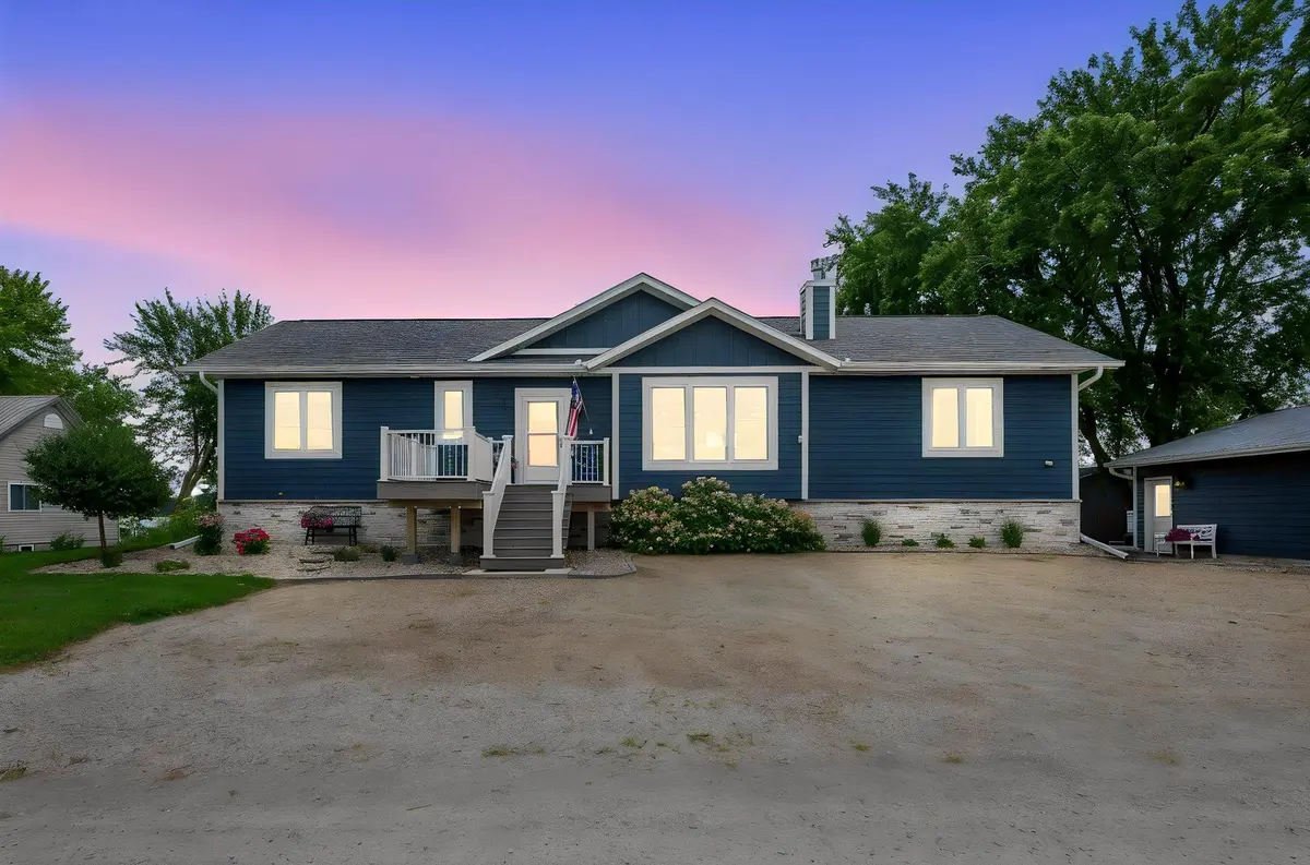 4921 105th ST, Dolliver, IA 50531