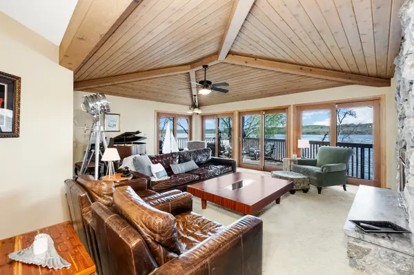 2179 River RD S, Saint Mary's Point, MN 55043