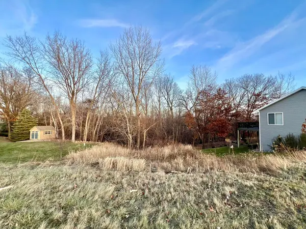 921 Snowbird DR, Red Wing, MN 55066