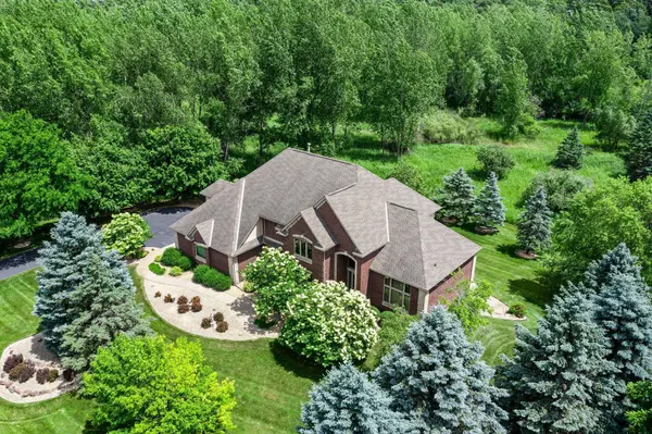 6 Troon CT, Dellwood, MN 55110