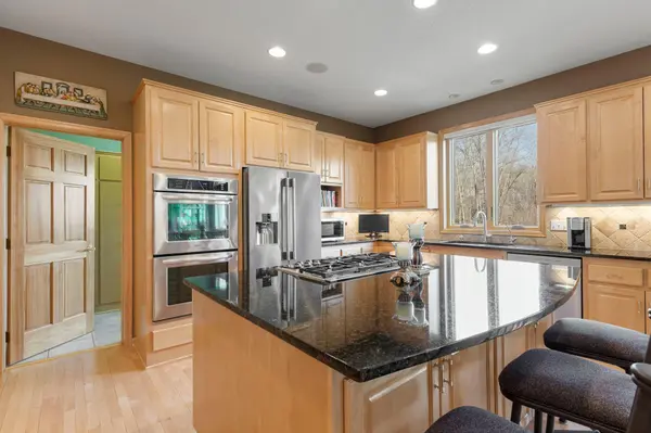 6 Troon CT, Dellwood, MN 55110