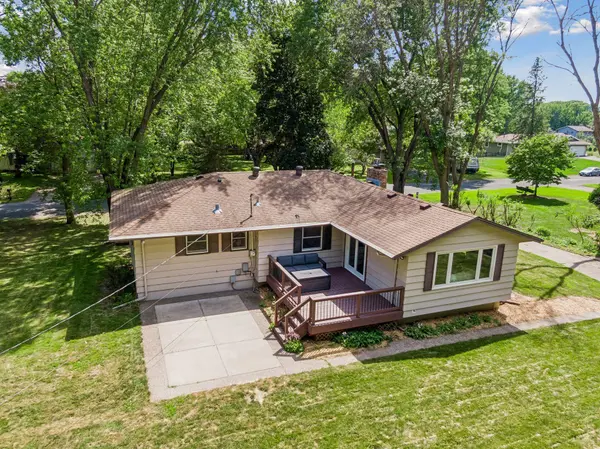 16170 Westgate LN, Eden Prairie, MN 55344