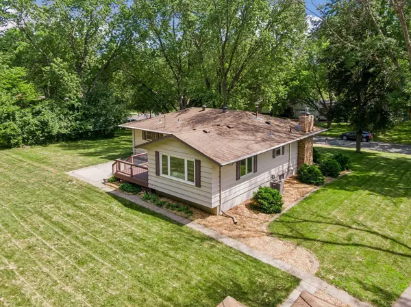 16170 Westgate LN, Eden Prairie, MN 55344