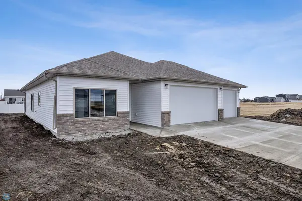 10218 73rd ST S, Horace, ND 58047