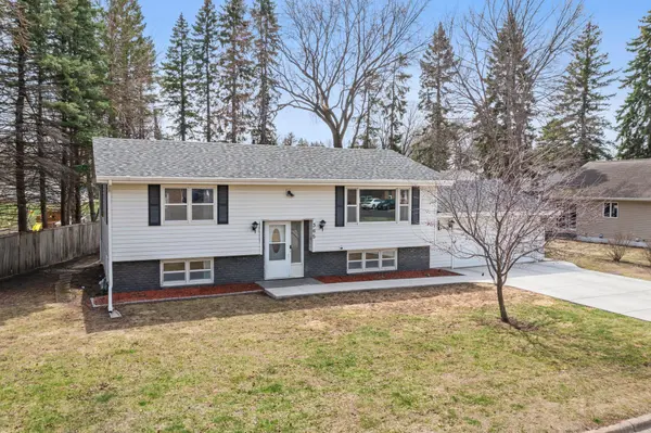 365 Spruce ST E, Annandale, MN 55302