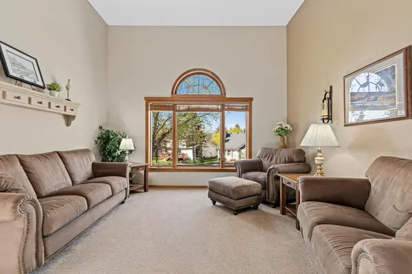 890 Winterberry CT, Woodbury, MN 55125