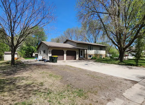 829 Pleasantview DR SE, Willmar, MN 56201