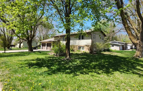 829 Pleasantview DR SE, Willmar, MN 56201
