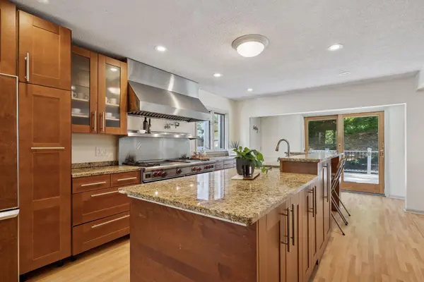 1013 Kenwood Pkwy, Minneapolis, MN 55403
