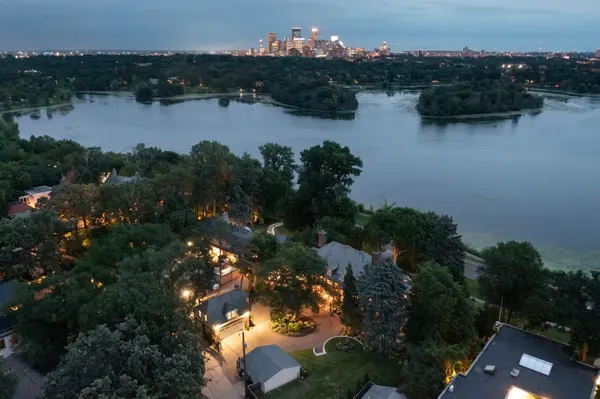 2740 W Lake Of The Isles Pkwy, Minneapolis, MN 55416