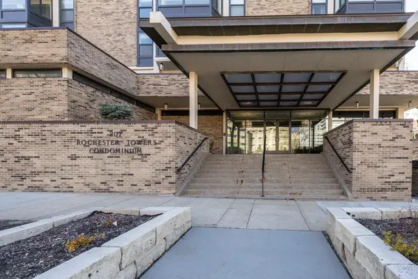 207 5th AVE SW #802, Rochester, MN 55902