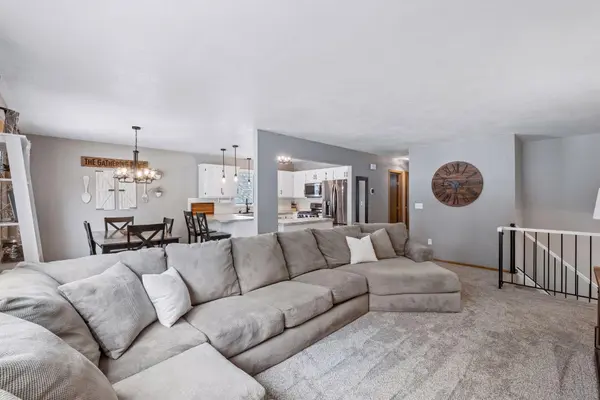 5533 Golfview LN N, Oakdale, MN 55128