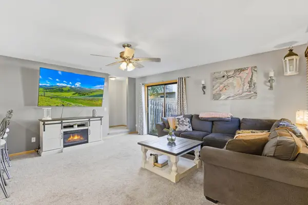 3467 Greenwood CT S, Eagan, MN 55122
