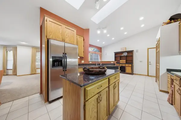 1708 Kerry LN, Woodbury, MN 55125