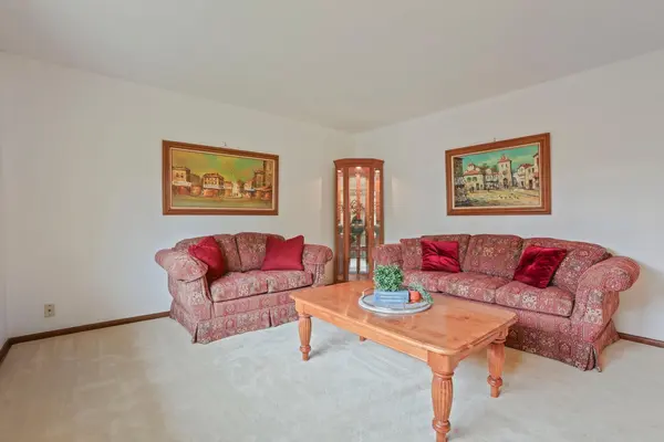 518 Rolls RD, New Brighton, MN 55112