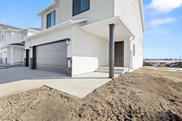 6732 32nd Street S, Fargo, ND 58104