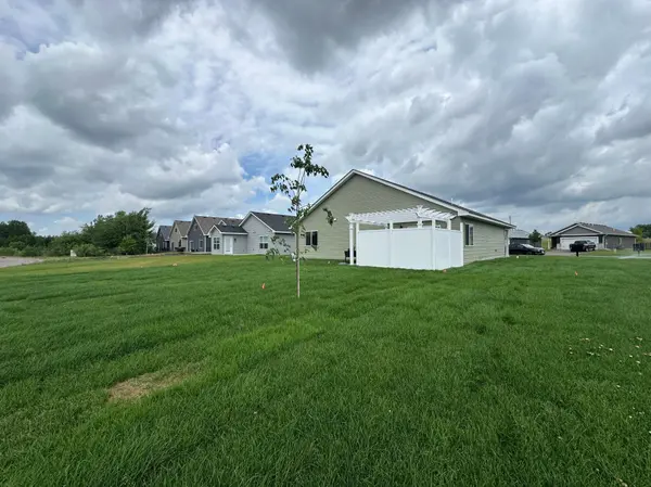 724 Cherrywood LN NE, Isanti, MN 55040