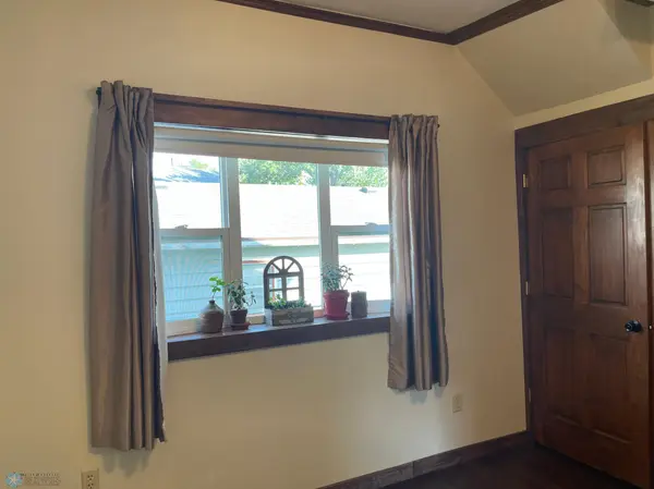 108 6th AVE W, Lisbon, ND 58054