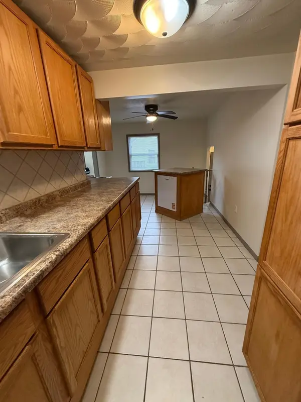 606 E Main ST, Marshall, MN 56258