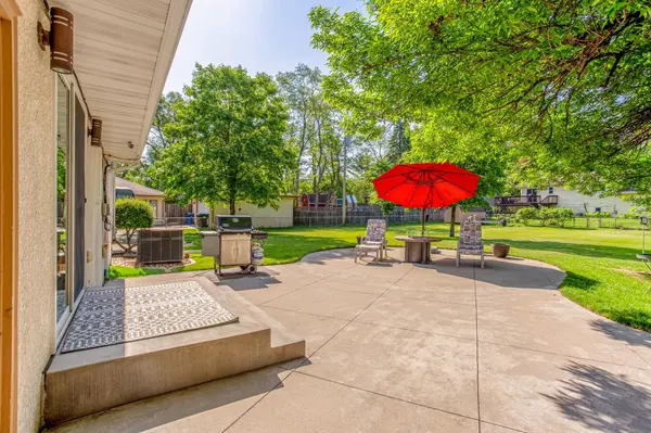 80 Logan Pkwy NE, Fridley, MN 55432