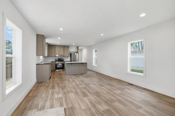 378 Hillcrest CIR, Clarks Grove, MN 56016