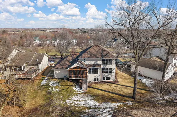 909 New Century BLVD S, Maplewood, MN 55119