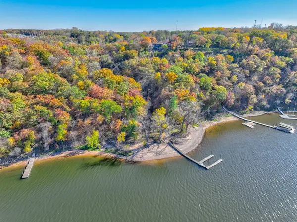 1430 Triangle DR, Saint Joseph Twp, WI 54082
