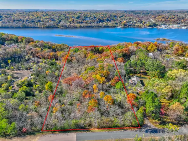 1430 Triangle DR, Saint Joseph Twp, WI 54082