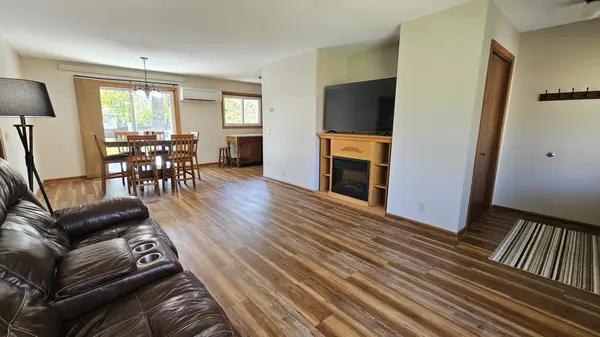 424 E 2nd ST, Litchfield, MN 55355