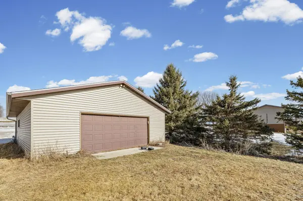 717 13th ST NW, Byron, MN 55920