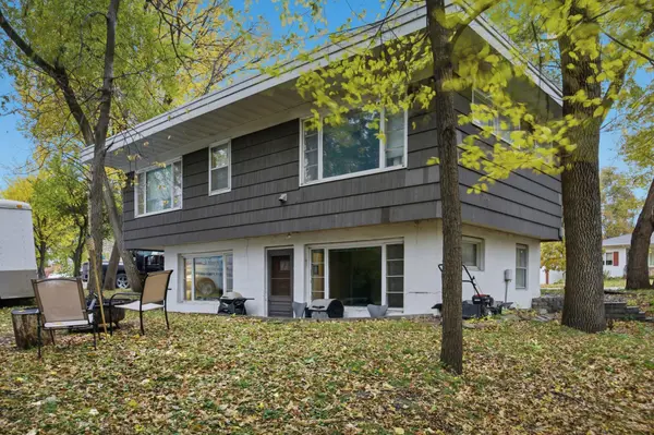 1002 9th ST S, Moorhead, MN 56560