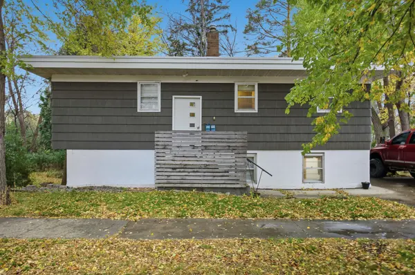 1002 9th ST S, Moorhead, MN 56560