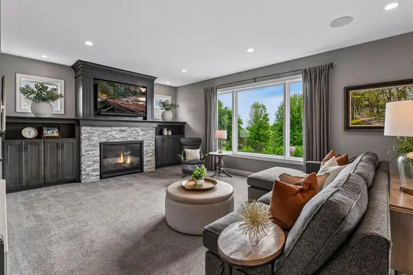 2880 Fairway DR, Chaska, MN 55318