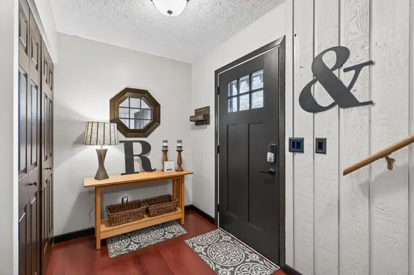 1512 S Timber RDG NE, Fridley, MN 55432