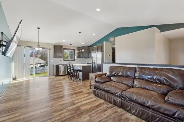 1050 Pheasant RUN, New Richmond, WI 54017