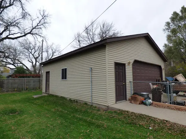 1209 2nd AVE S, Moorhead, MN 56560