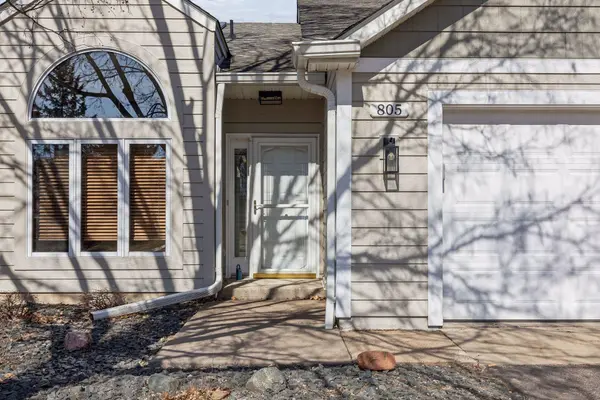 805 Southcross DR E, Burnsville, MN 55306
