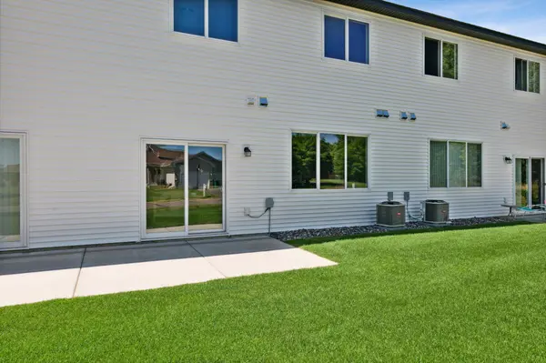 2100 Cleveland LN S, Cambridge, MN 55008