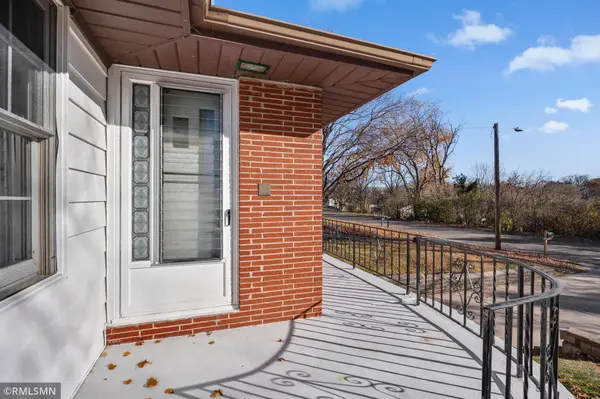 2181 Sunrise DR N, Maplewood, MN 55117