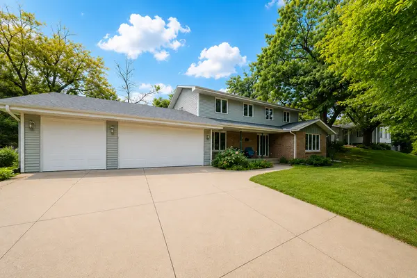 8817 Westmoreland LN, Saint Louis Park, MN 55426