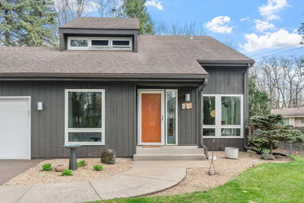 4830 Lakeview DR, Shoreview, MN 55126