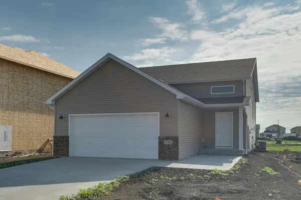 6786 32nd ST S, Fargo, ND 58104