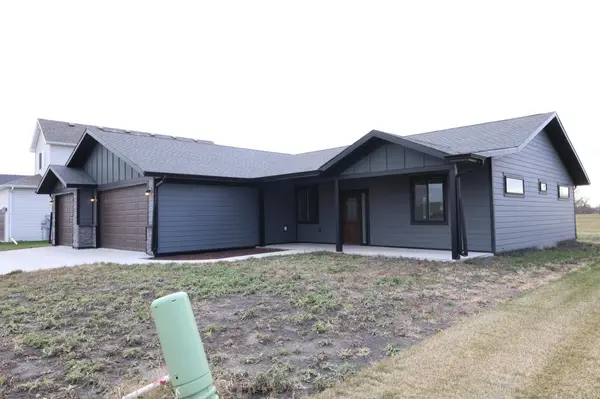 4712 Hampton LOOP S, Moorhead, MN 56560